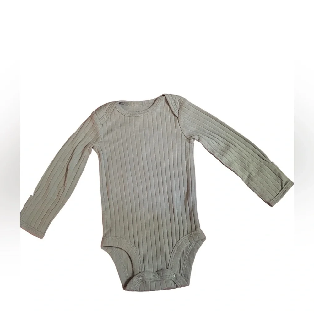 Carter's Ribbed Long Sleeve 3 Bodysuit size:0-3